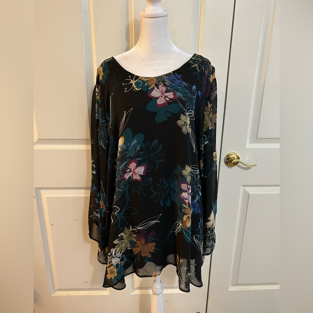 Avenue flowy tunic, size 26/28